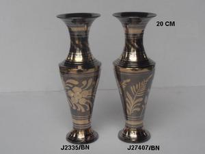 Vase à fleurs en laiton traditionnel de haute qualité travail de poulet moulé à la main et émail décoration de la maison matériel en métal - Product Image 6