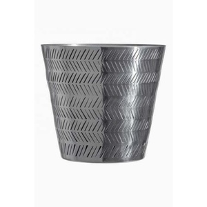 Nouveau Design grande plante en métal galvanisé avec un motif en relief pots en étain pots de plantes galvanisé grands pots de plantes d'intérieur - Product Image 1