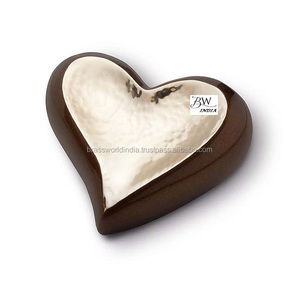 Urne funéraire en métal de style américain pour cendres, souvenir en forme de cœur - Product Image 1