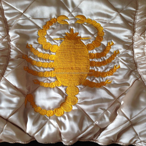 Chaqueta personalizada de satén bordado varsity, chaqueta de bombardero de satén personalizada al por mayor - Product Image 4