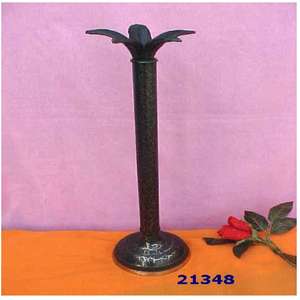 Longs bougeoirs de pilier en laiton antiques avec la finition noire décorative pour la table à manger - Product Image 1