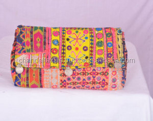 กระเป๋าคลัทช์สไตล์ชนเผ่าบันจารา อินเดีย วินเทจ โบโฮ ยิปซี งานฝีมือ พร้อมพู่ห้อย กระเป๋าคลัทช์ชนเผ่าบันจารา งานปักแบบจาติ - Product Image 5