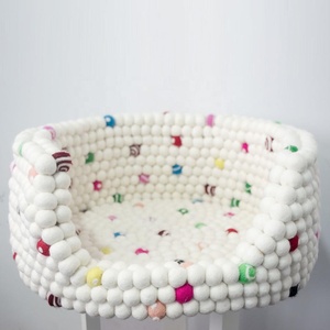 FDH-006 Chaud Confortable Chien Lits Boules de Feutre Animal De Compagnie Fait à partir de la Nouvelle-Zélande Laine Feutrée par Qualifiés Népalais Artisanes - Product Image 2