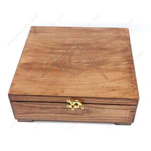 Ensemble d'outils maçonniques en bois avec gravure de carré et de compas - Product Image 1