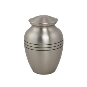Urne de crémation gravée en aluminium en métal pour adultes de qualité Hardy Urne funéraire décorative en argent antique - Product Image 4