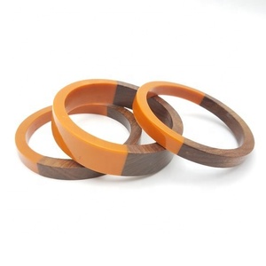 Bracelets tendance luxueux de style indien plaqués or 24K Bijoux personnalisés pour dames Bracelets à la mode - Product Image 3