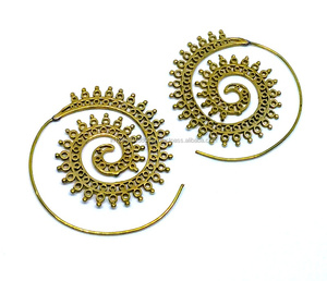 Nouvelle vente chaude femmes mode laiton couleur or plaine spirale boucle d'oreille femmes boucles d'oreilles à la mode cadeau bijoux - Product Image 2