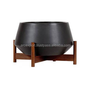 Maceta decorativa para el hogar de metal de alta calidad con acabado esmaltado Nuevo diseño antiguo en color negro y marrón para uso en el jardín - Product Image 1