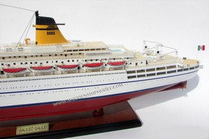 Modèle de bateau en bois Galileo Galilei, cadeau artisanal original - Product Image 2