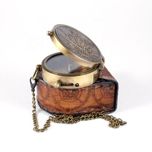 Brújula direccional de latón antiguo con cadena, no todos los que vagan se pierden en el estuche de cuero, kit de herramientas Premium - Product Image 2