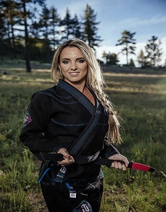 Kimono de Judo para Mujer de Alta Calidad, Personalizable, con Parches Bordados, 100% Algodón, Anti-UV, Antibacteriano y Duradero - Product Image 1