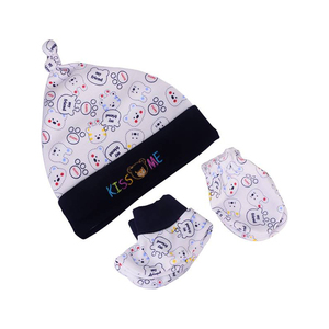 Gorros de bebé con nudo orgánico, tamaño recién nacido disponible - Product Image 1