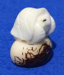 รูปแกะสลักรูปเต่าทะเลสีขาวทำด้วยมือรูปปั้นสัตว์จากเอกวาดอร์งานฝีมือตามธรรมชาติ - Product Image 1