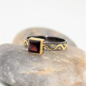 Bague empilable en argent sterling 925 avec monture en grenat incrusté de diamants vintage Nouvelle collection Plaqué or 18 carats Mariages Fêtes - Product Image 4