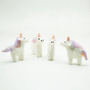 FCS-062 unicornio de respetuoso del medio ambiente de lana de Nueva Zelanda decoraciones de Navidad y la artesanía fieltro mujeres artesano de Nepal - Product Image 2