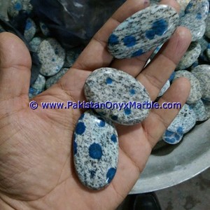 Pierres de massage en granit azurite bleu jaspe K2, bleu à pois - Product Image 4