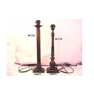 Lampe de Table en laiton au design carré, Base en métal, finition Patina, luminaire décoratif d'intérieur, idéal pour un salon - Product Image 5