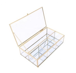 Boîte à bijoux en verre avec chaîne et compartiments - Product Image 1