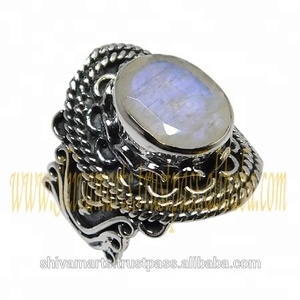 Belle bague en pierre de lune arc-en-ciel naturelle fabriquée à la main en argent sterling 925 bijoux éternité fournisseur de bagues en vermeil - Product Image 2