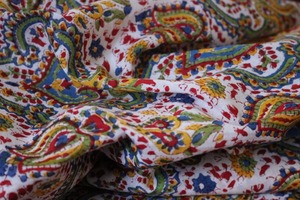 Material de vestido estampado multicolor de tela de algodón puro teñido a mano de La India para ropa y lencería, para manualidades - Product Image 5