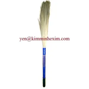 เวียดนามธรรมชาติพืชวัสดุ Light สีน้ำตาล Broom Grass ไม้กวาดบรรจุด้วยถุงผ้าสำหรับทำความสะอาดบ้าน