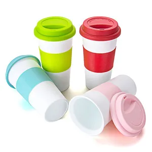 थोक 16oz पुन: प्रयोज्य प्लास्टिक यात्रा कॉफी मग ढक्कन के साथ कस्टम कप