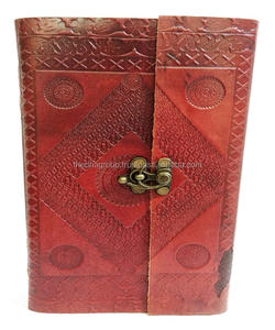 Venta al por mayor diario en relieve atractivo diseño único con cierre de bloqueo diario hecho a mano diario útiles escolares cuadernos - Product Image 1