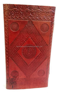 Venta al por mayor diario en relieve atractivo diseño único con cierre de bloqueo diario hecho a mano diario útiles escolares cuadernos - Product Image 2