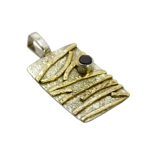 Pendentif en pierres précieuses de grenat naturel éminent prix de gros pendentifs de bijoux fins en argent et breloques grossiste et fabricant - Product Image 1
