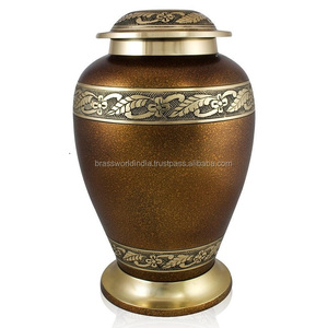 Urna funeraria antigua de latón macizo para adultos Urna de cremación de metal de estilo americano de Brassworld India - Product Image 1