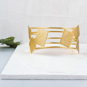 Geometric Open Cuff Handmade Gold-Plated Brass Bangle <b>Bracelets</b> for Women for Wedding Party Gift Featuring <b>Quartz</b> As Main Stone - Product Image 2