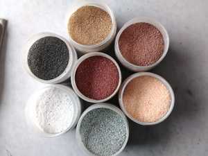 ทรายซิลิกาหินอ่อนสีขาวธรรมชาติ คุณภาพพรีเมียม ทรายไมค์เคลือบสีน้ำเงิน รูปทรงเม็ด - Product Image 3