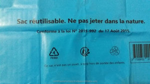 Sac personnalisable pour t-shirt debout en PE-BD brillant 50 micros thermoscellés avec logo personnalisé pour vêtements fabriqués en France - Product Image 6