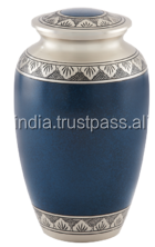 Urne funéraire gravée rouge de style américain par Brassworld Fournitures funéraires indiennes en métal durable et laiton pour adultes - Product Image 2