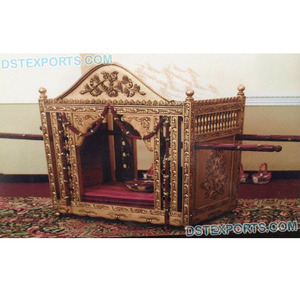 Doli de Boda Estilo Rajwada, Palki de Aspecto Tradicional, Elegante Palanquín de Madera Tallada Dorada para Bodas, Asequible en EE. UU. - Product Image 1