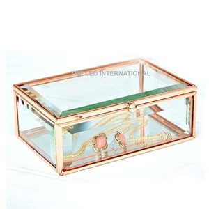 Boîte à bijoux décorative et organisateurs en verre transparent en métal cuivré pour mariage, cadeau de fête nuptiale 10x7x4 pouces - Product Image 1
