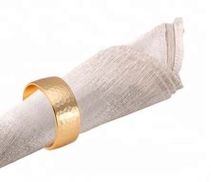 Anneaux de serviette en métal à breloque martelée dorée pour les vacances et le dîner de Noël Porte-serviettes ronds décoratifs pour table - Product Image 2