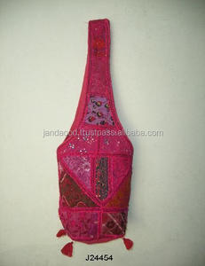 กระเป๋าสะพายไหล่ผ้าฝ้ายงานฝีมือแบบดั้งเดิมของอินเดียสำหรับผู้หญิงและเด็กผู้หญิงงานเย็บปะดีไซน์จากวัสดุรีไซเคิล - Product Image 3