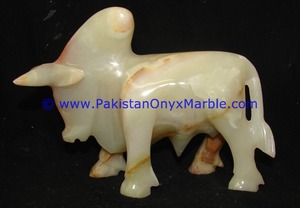 Statue de taureau en onyx sculpté de qualité supérieure - Product Image 5