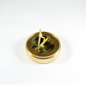 กริ่งขัดทองเหลืองสไตล์ทะเลพอดีกับเข็มทิศนาฬิกาแดดในเคสหนังเคสไม้ - Product Image 3