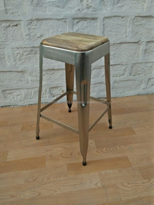 Taburete de Bar de metal industrial moderno con asiento de madera de mango Diseño antiguo para muebles para el hogar en gabinetes de sala de estar - Product Image 3