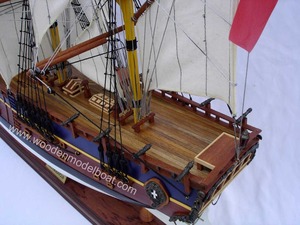 HMS /HM BARK ENDEAVOUR เรือรุ่นไม้ทาสี _ รุ่นหัตถกรรมไม้ - Product Image 3
