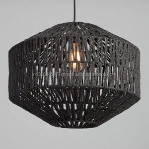 Suspension tissée en fil de fer Noir et rouge coloré avec un tissage de haute qualité - Product Image 1