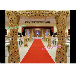ตกแต่งทางเข้างานแต่งงานของชาวฮินดูบอลลีวูดประตูทางเข้าแต่งงานเสาแกะสลักไฟเบอร์สีทองประตูต้อนรับ - Product Image 1