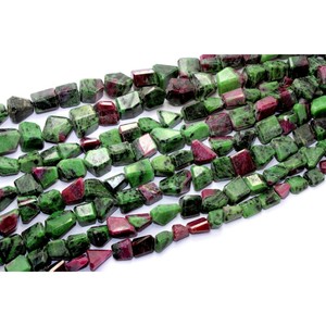 Cuentas de piedra natural facetada rubí zoisita - Product Image 1