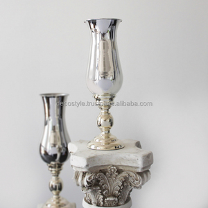 Urna de flores pequeña de metal plateado - Product Image 6