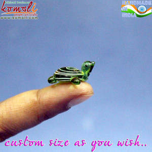 Petite tortue en verre de Murano verte mignonne avec des pois, flammeurie - Product Image 5