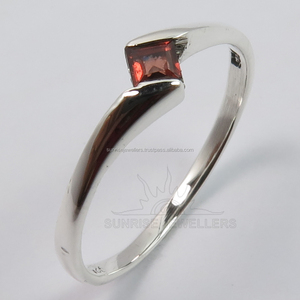 แหวนสวยขนาดเล็กมีสไตล์ เลือกขนาดใดก็ได้ ส้มกรุธรรมชาติ พีริโดทและอเมทิสต์ อัญมณี 925 เงินสเตอร์ลิงแท้ - Product Image 2