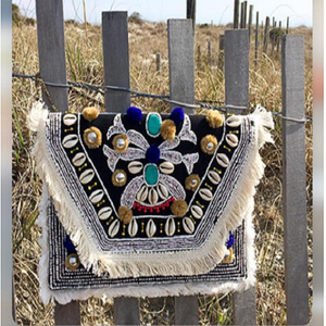 Pochette de mariée de style ethnique indien pour femme, avec influence de sacs Banjara et broderies à la main - Product Image 1