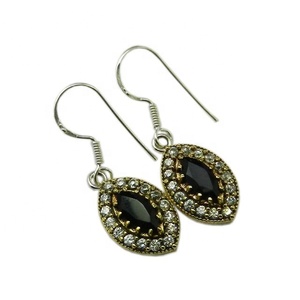 ต่างหูพลอยโอนิกซ์สีดำธรรมชาติ - Product Image 1